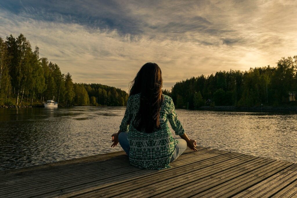Yoga Woman Lake Outdoors  - leninscape / Pixabay